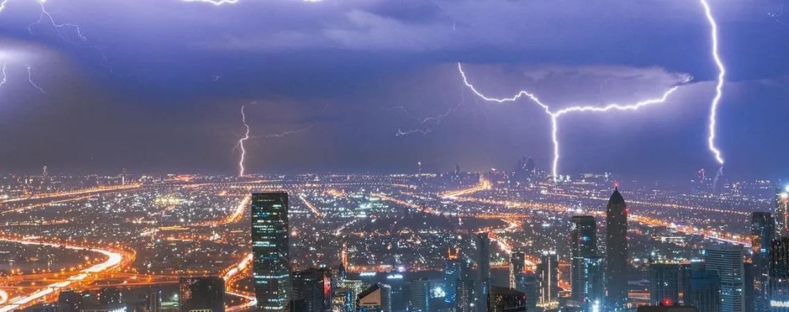 Dubai'de son 75 yılın en şiddetli yağmur fırtınası!