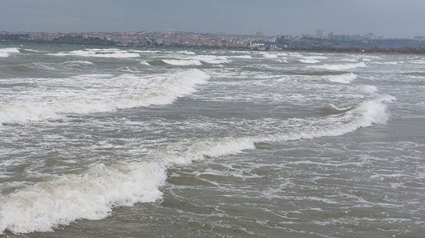 Küçükçekmece ve Avcılar'da lodos etkili oluyor