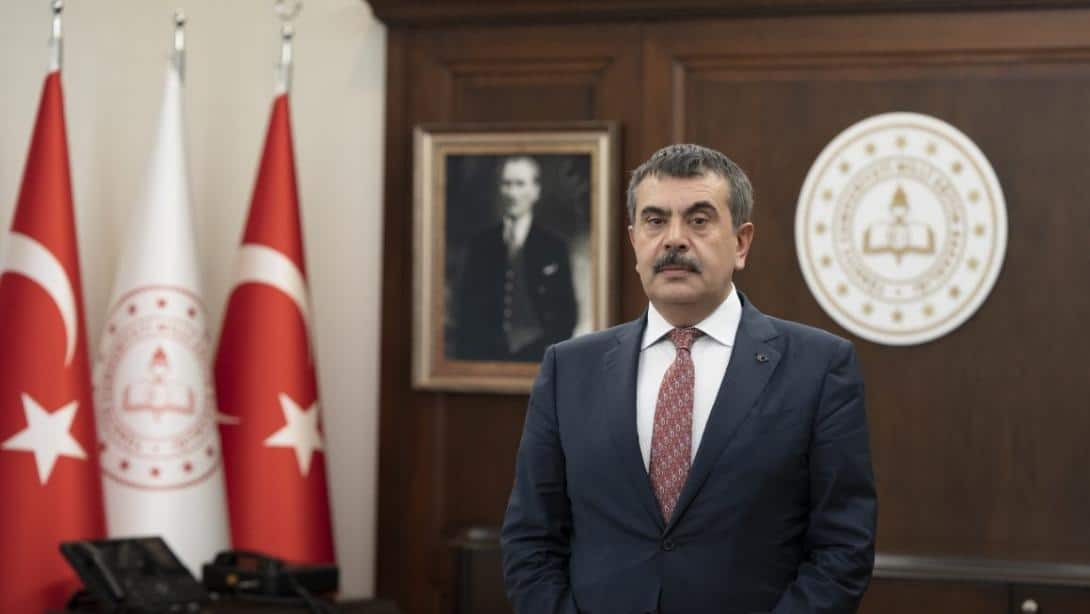 Okullarda Formaya Dönüş: Serbest Kıyafet Uygulaması Kaldırılıyor